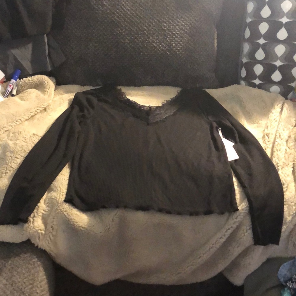 NWT Candie’s Lace Neckline Knit Top, size Large